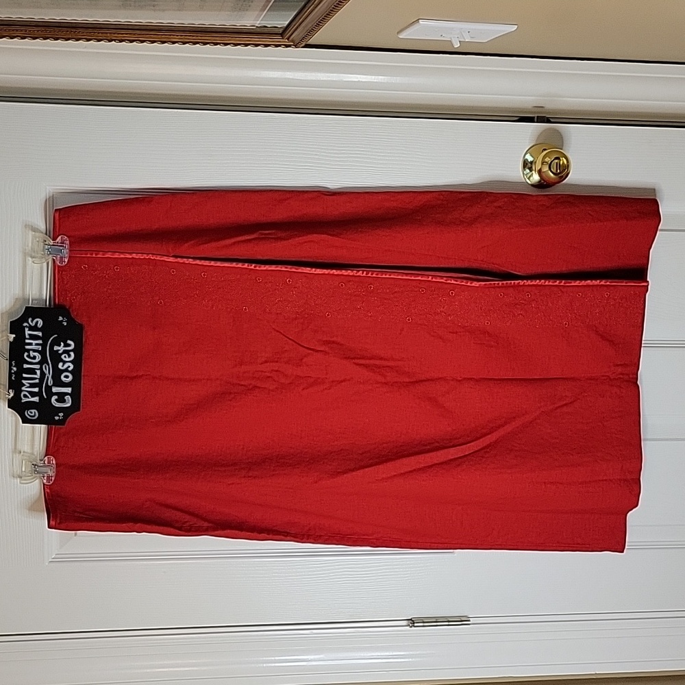 Norton McNaughton Red Skirt 18 Wrap Embroidered Flowers